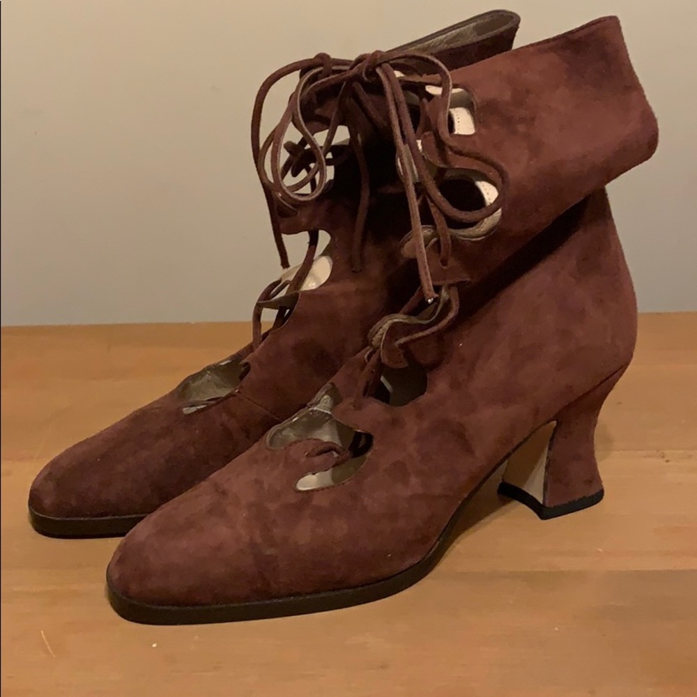 Kenneth Cole brown suede lace up boots 6.5